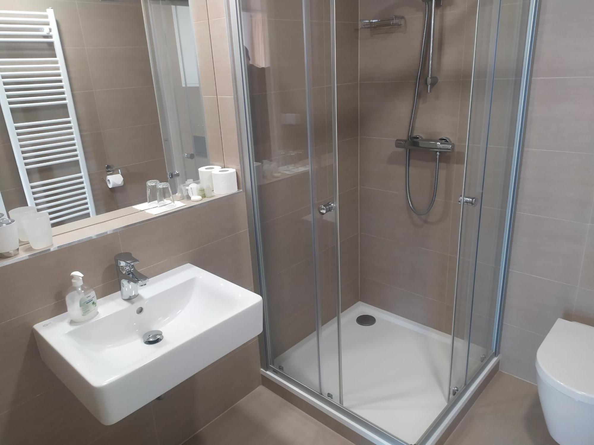 Gonda Apartments Hradec Králové Buitenkant foto