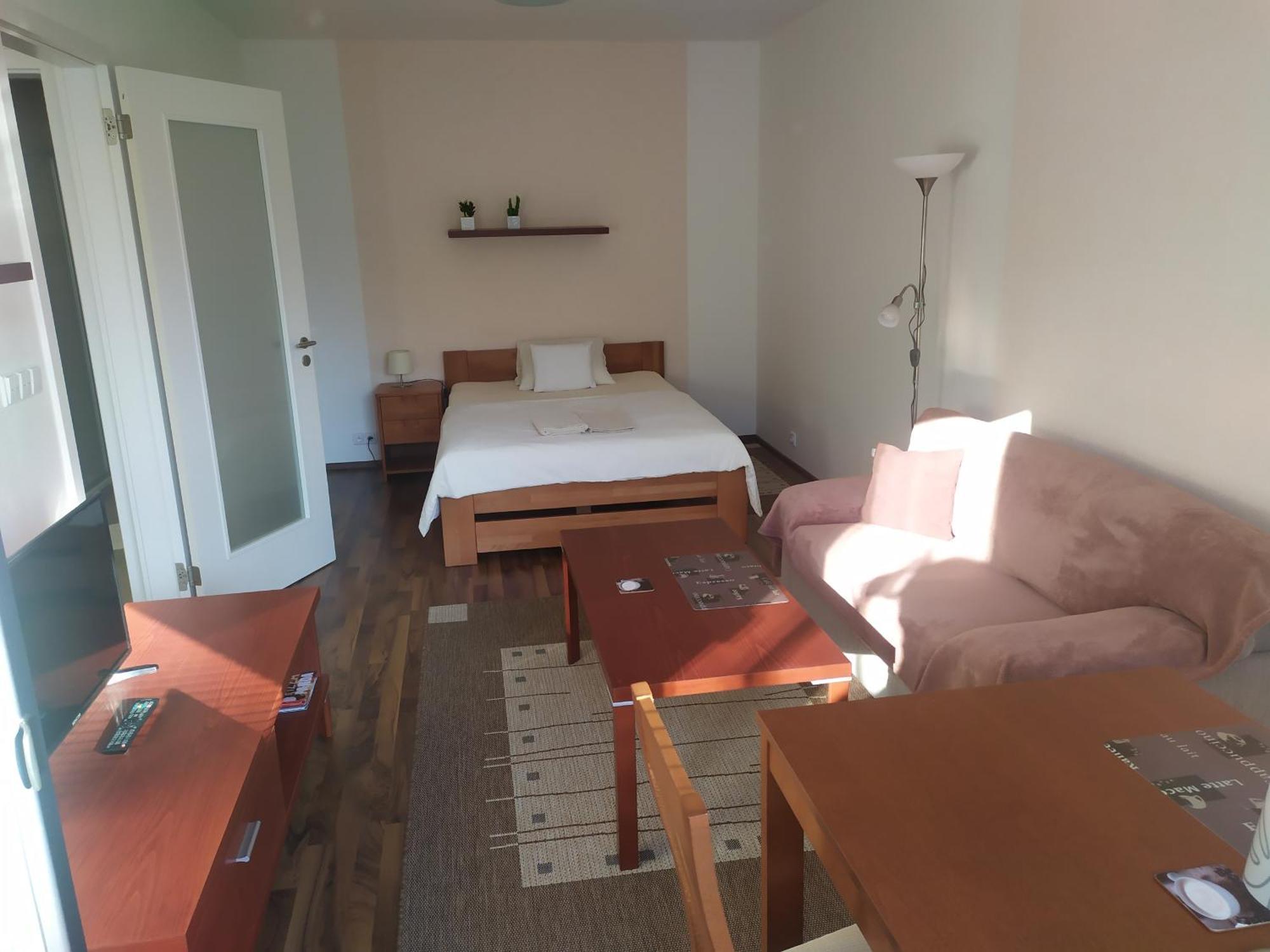 Gonda Apartments Hradec Králové Buitenkant foto