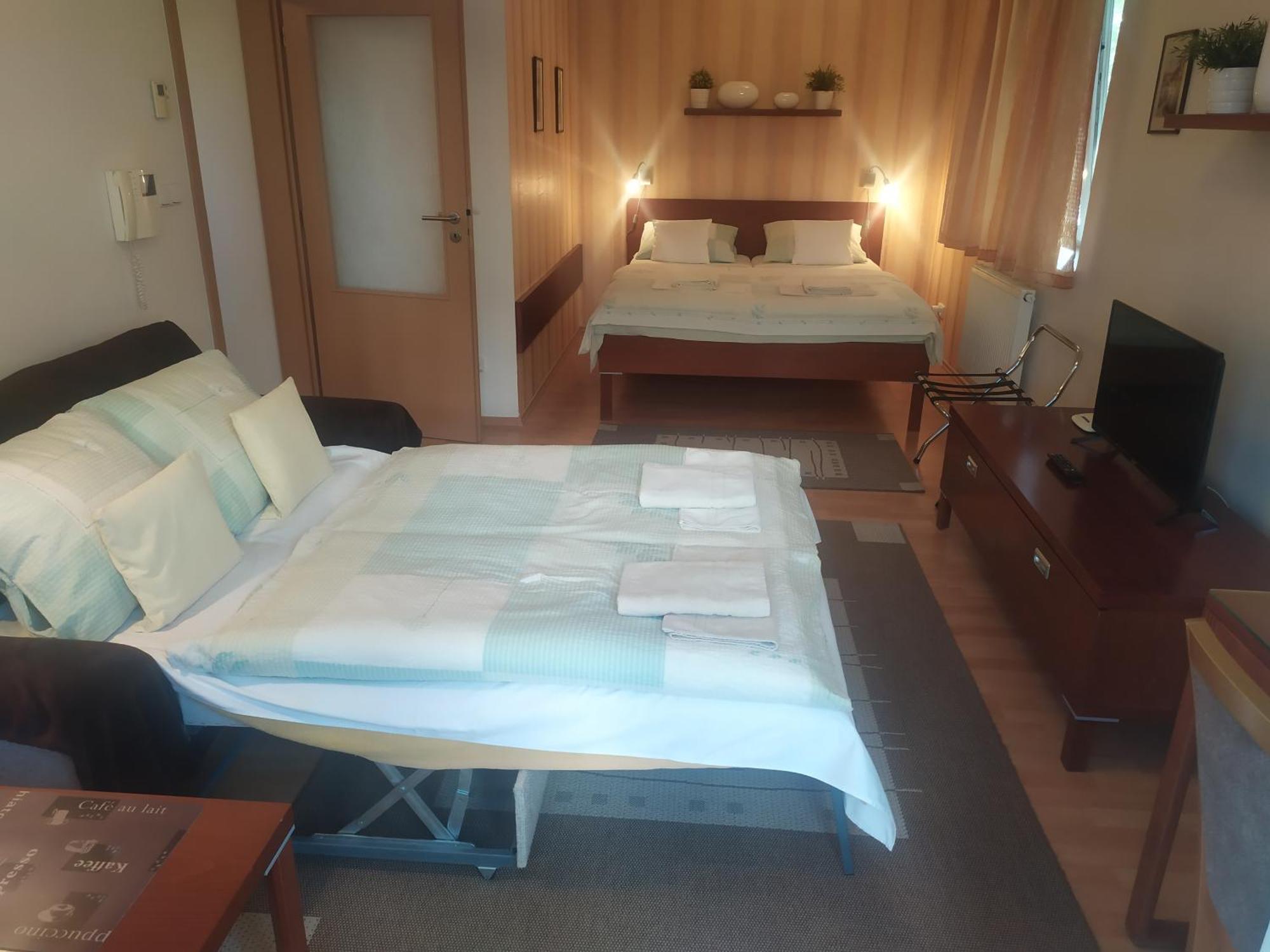 Gonda Apartments Hradec Králové Buitenkant foto