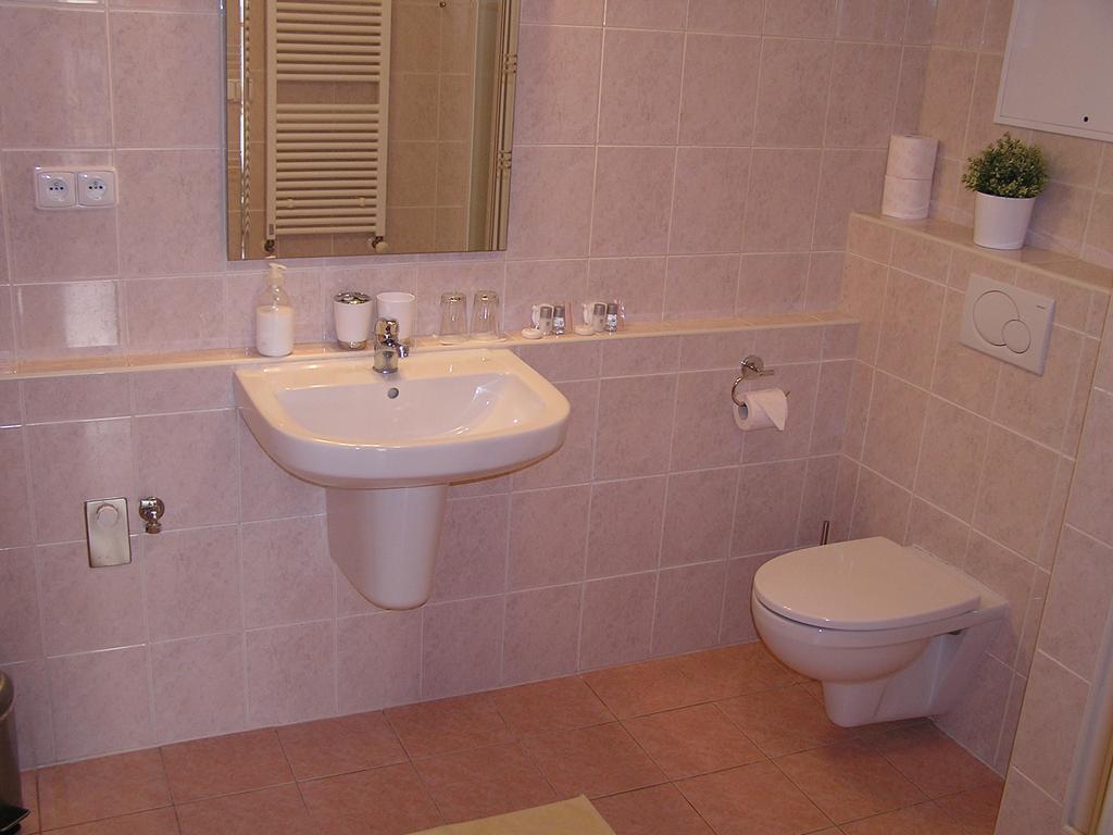 Gonda Apartments Hradec Králové Buitenkant foto