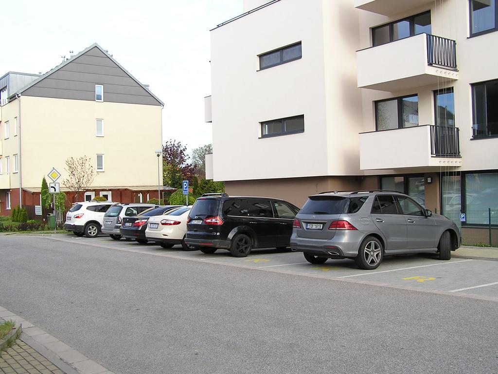 Gonda Apartments Hradec Králové Buitenkant foto