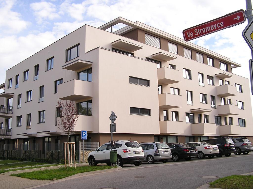 Gonda Apartments Hradec Králové Buitenkant foto